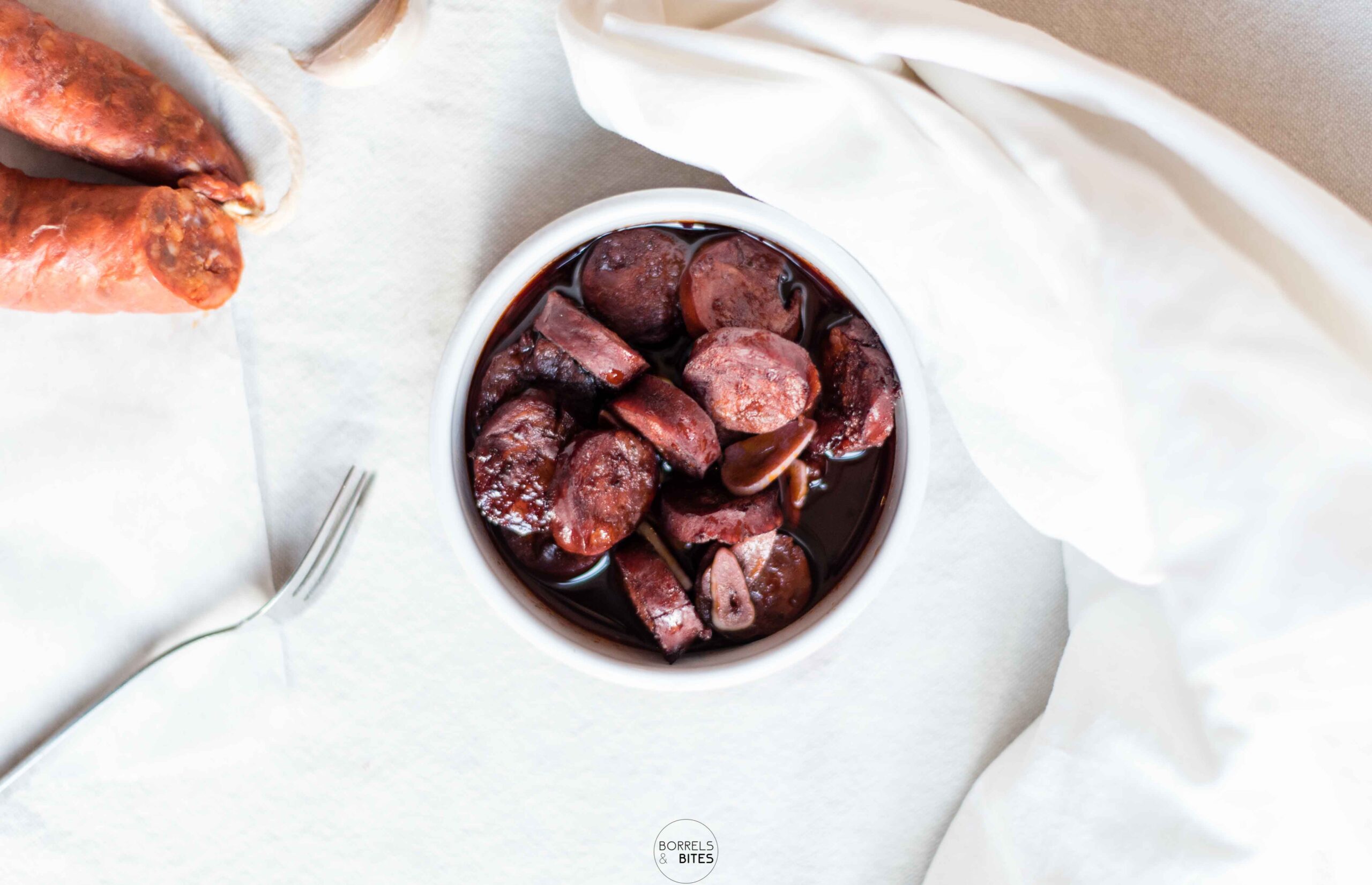 chorizo in rode wijn tapa hapje